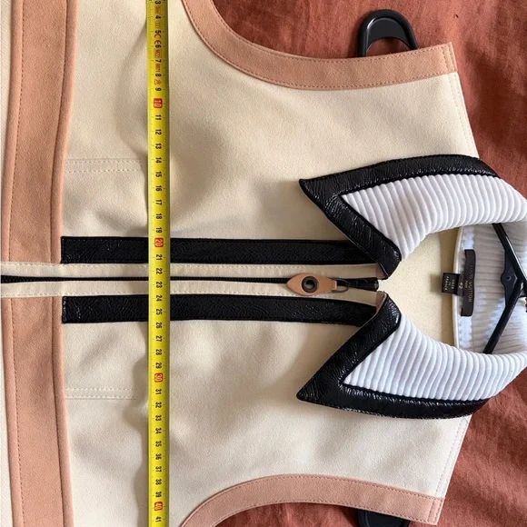 Louis Vuitton Cream and Black Zippered Top - Picture 9 of 11